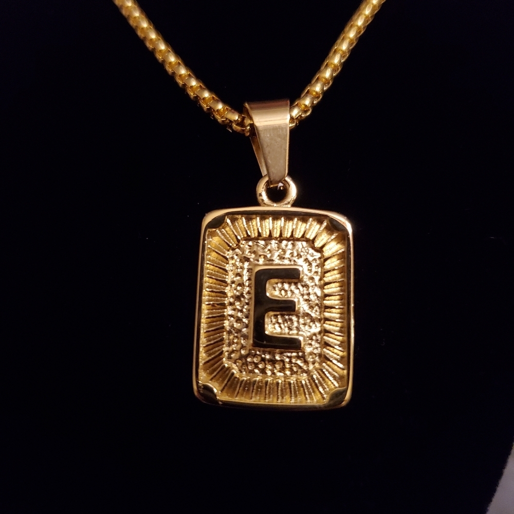 New Gold Plated Initial "E" Box Chain Neck…